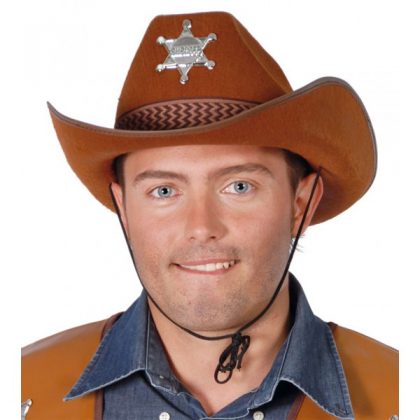 hnědý klobouk s přeskou