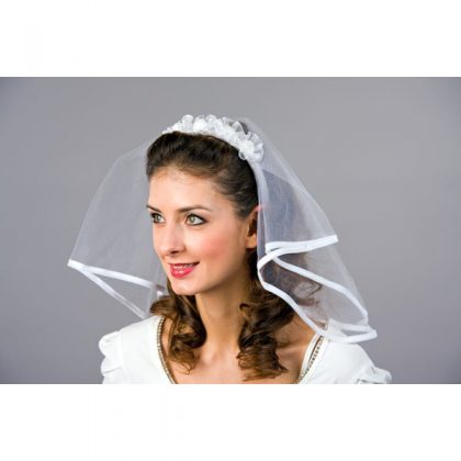 bílý závoj nevěsty